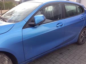 Gebruikte Portier 4Deurs links-voor BMW 1 serie (F40) 118i 1.5 TwinPower 12V Prijs € 550,00 Margeregeling aangeboden door Gebr Opdam B.V.