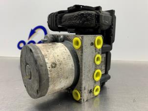Gebruikte ABS Pomp Renault Master III (MA/MB/MC/MD/MH/MF/MG/MH) 2.3 dCi 16V Prijs € 250,00 Margeregeling aangeboden door Gebr Opdam B.V.