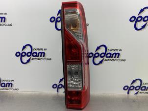 Gebruikte Achterlicht rechts Renault Master III (MA/MB/MC/MD/MH/MF/MG/MH) 2.3 dCi 16V Prijs € 100,00 Margeregeling aangeboden door Gebr Opdam B.V.