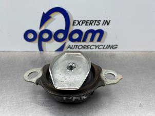 Gebruikte Versnellingsbak Steun Fiat 500 (312) 1.0 Hybrid Prijs € 35,00 Margeregeling aangeboden door Gebr Opdam B.V.