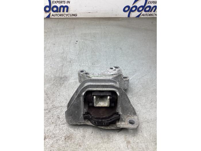 Gebruikte Motorsteun Nissan Qashqai (J11) 1.2 DIG-T 16V Prijs € 35,00 Margeregeling aangeboden door Gebr Opdam B.V.