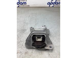 Gebruikte Motorrubber Nissan Qashqai (J11) 1.2 DIG-T 16V Prijs € 35,00 Margeregeling aangeboden door Gebr Opdam B.V.