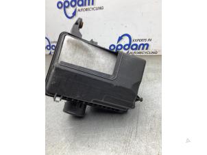 Gebruikte Luchtfilterhuis Nissan Qashqai (J11) 1.2 DIG-T 16V Prijs € 75,00 Margeregeling aangeboden door Gebr Opdam B.V.