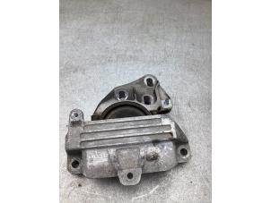 Gebruikte Versnellingsbak Steun Mercedes CLA (118.3) 2.0 CLA-220 Turbo 16V Prijs € 50,00 Margeregeling aangeboden door Gebr Opdam B.V.