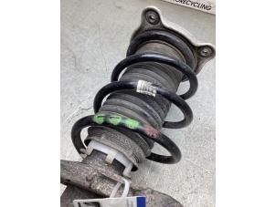 Gebruikte Mac Phersonpoot rechts-voor Mercedes CLA (118.3) 2.0 CLA-220 Turbo 16V Prijs € 250,00 Margeregeling aangeboden door Gebr Opdam B.V.