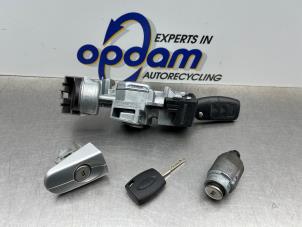 Gebruikte Set Cilindersloten (compleet) Ford Focus 2 1.6 16V Prijs € 125,00 Margeregeling aangeboden door Gebr Opdam B.V.