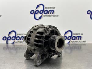 Gebruikte Alternator Renault Clio III (BR/CR) 1.2 16V 75 Prijs € 50,00 Margeregeling aangeboden door Gebr Opdam B.V.