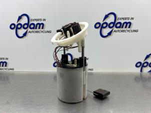 Gebruikte Benzinepomp BMW 3 serie (E90) 320i 16V Prijs € 75,00 Margeregeling aangeboden door Gebr Opdam B.V.