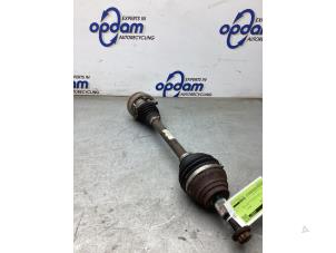 Gebruikte Aandrijfas links-voor Volkswagen Passat Variant (3G5) 1.4 TSI 16V Prijs € 150,00 Margeregeling aangeboden door Gebr Opdam B.V.