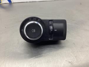Gebruikte Licht Schakelaar Chevrolet Aveo (300) 1.2 16V Prijs € 25,00 Margeregeling aangeboden door Gebr Opdam B.V.