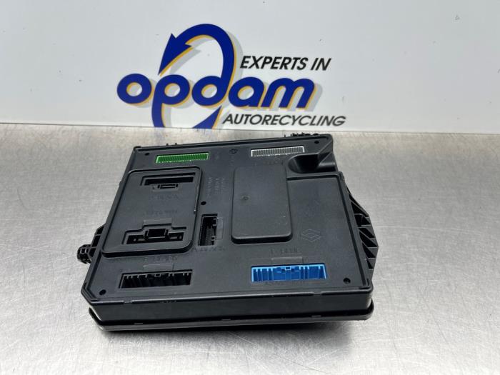 Gebruikte Bodycontrol Module Renault Grand Scénic III (JZ) 1.6 16V Prijs € 100,00 Margeregeling aangeboden door Gebr Opdam B.V.