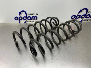 Gebruikte Schroefveer achter Renault Grand Scénic III (JZ) 1.6 16V Prijs € 50,00 Margeregeling aangeboden door Gebr Opdam B.V.