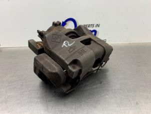 Gebruikte Remklauw (Tang) rechts-voor Renault Grand Scénic III (JZ) 1.6 16V Prijs € 50,00 Margeregeling aangeboden door Gebr Opdam B.V.