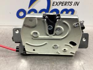 Gebruikte Achterklep Slotmechaniek Mercedes ML II (164/4JG) 3.0 ML-280 CDI 4-Matic V6 24V Prijs € 82,65 Margeregeling aangeboden door Gebr Opdam B.V.