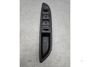 Gebruikte Elektrisch Raam Schakelaar Opel Mokka/Mokka X 1.4 Turbo 16V 4x2 Prijs € 30,00 Margeregeling aangeboden door Gebr Opdam B.V.