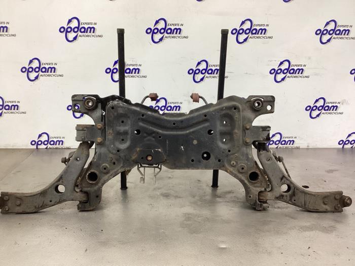 Subframe van een Ford Focus 2 Wagon 1.6 16V 2010