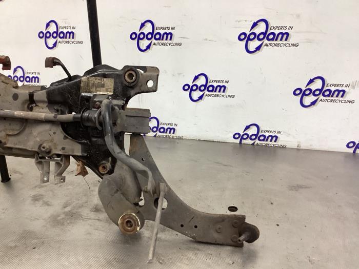 Subframe van een Ford Focus 2 Wagon 1.6 16V 2010