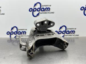 Gebruikte Motorsteun Opel Astra J Sports Tourer (PD8/PE8/PF8) 1.6 16V Prijs € 35,00 Margeregeling aangeboden door Gebr Opdam B.V.