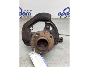 Gebruikte Fusee links-voor Renault Twingo III (AH) 1.0 SCe 75 12V Prijs € 75,00 Margeregeling aangeboden door Gebr Opdam B.V.