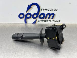 Gebruikte Pinker Schakelaar Opel Vivaro 1.9 DI Prijs € 25,00 Margeregeling aangeboden door Gebr Opdam B.V.