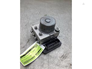 Gebruikte ABS Pomp Renault Twingo III (AH) 1.0 SCe 75 12V Prijs € 150,00 Margeregeling aangeboden door Gebr Opdam B.V.