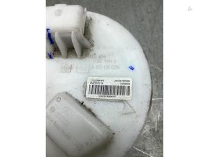 Gebruikte Benzinepomp Renault Twingo III (AH) 1.0 SCe 75 12V Prijs € 50,00 Margeregeling aangeboden door Gebr Opdam B.V.