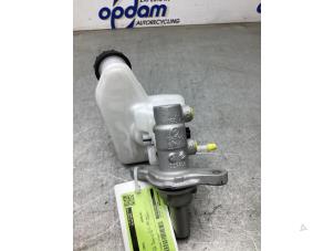 Gebruikte Hoofdremcilinder Ford Fiesta 7 1.0 EcoBoost 12V Hybrid 125 Prijs € 30,00 Margeregeling aangeboden door Gebr Opdam B.V.