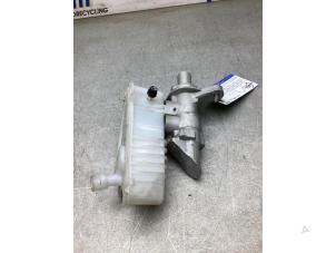 Gebruikte Hoofdremcilinder Renault Scénic IV (RFAJ) 1.6 Energy dCi 130 Prijs € 50,00 Margeregeling aangeboden door Gebr Opdam B.V.