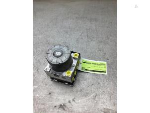 Gebruikte ABS Pomp Renault Scénic IV (RFAJ) 1.6 Energy dCi 130 Prijs € 225,00 Margeregeling aangeboden door Gebr Opdam B.V.