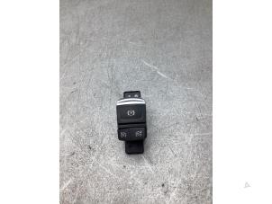 Gebruikte Handrem schakelaar Renault Scénic IV (RFAJ) 1.6 Energy dCi 130 Prijs € 25,00 Margeregeling aangeboden door Gebr Opdam B.V.