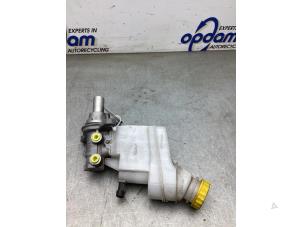 Gebruikte Hoofdremcilinder Jeep Renegade (BU) 1.4 Multi Air 16V Prijs € 40,00 Margeregeling aangeboden door Gebr Opdam B.V.