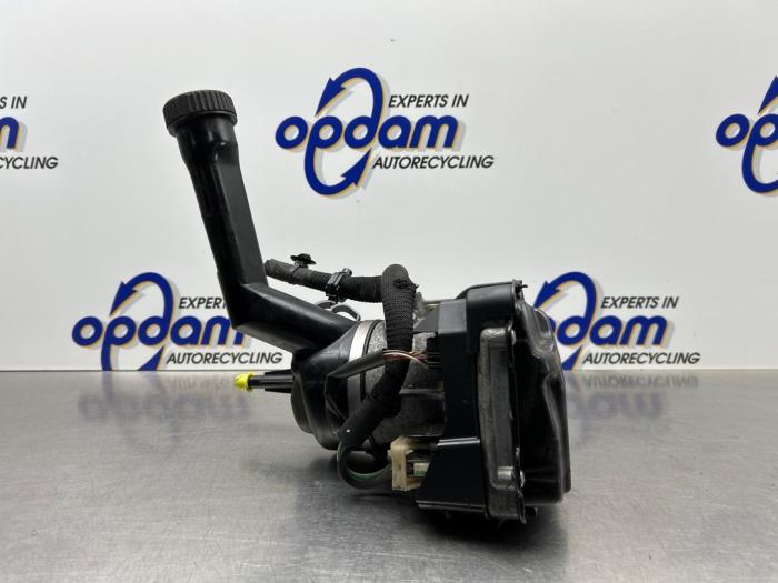 Gebruikte Pomp Servo Peugeot 308 SW (4E/H) 1.6 VTI 16V Prijs € 150,00 Margeregeling aangeboden door Gebr Opdam B.V.