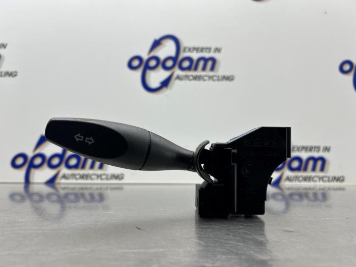 Richtingaanwijzer Schakelaar van een Ford Fusion 1.4 16V 2008