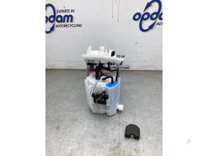 Gebruikte Benzinepomp Mercedes GLC (X253) 2.0 200 16V EQ Boost 4-Matic Prijs € 150,00 Margeregeling aangeboden door Gebr Opdam B.V.