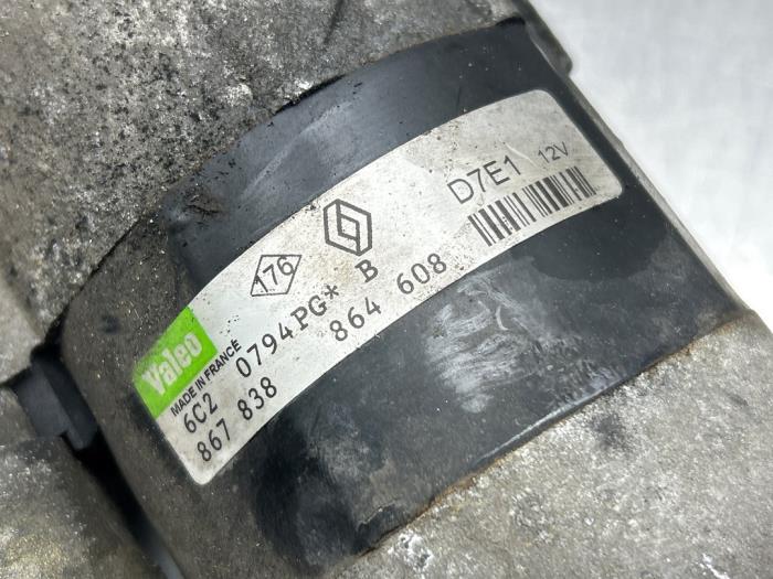Startmotor van een Renault Twingo (C06) 1.2 16V 2002