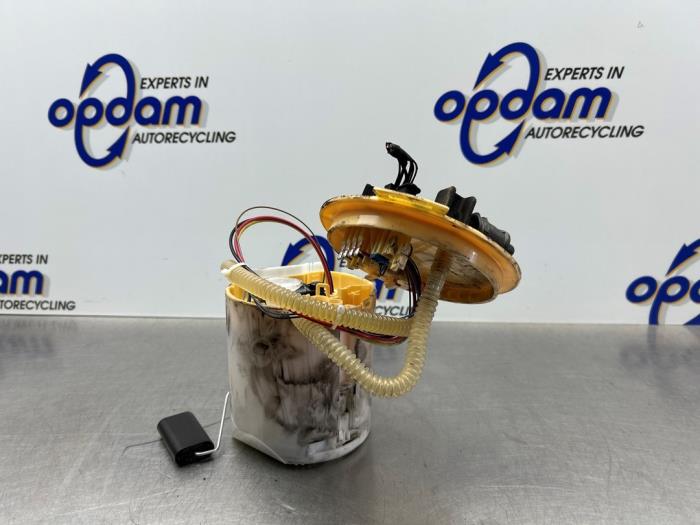 Gebruikte Tank element Pomp Mercedes B (W247) 2.0 B-200d Prijs € 125,00 Margeregeling aangeboden door Gebr Opdam B.V.