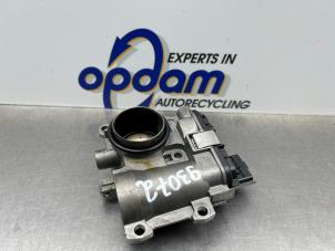 Gebruikte Gasklephuis Renault Clio II (BB/CB) 1.2 16V Prijs € 50,00 Margeregeling aangeboden door Gebr Opdam B.V.