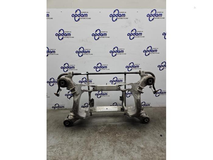 Gebruikte Subframe Porsche Taycan (Y1A) 79/84 kWh Prijs € 750,00 Margeregeling aangeboden door Gebr Opdam B.V.