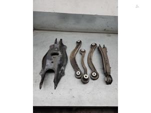 Gebruikte Draagarm links-achter Mercedes C (W205) C-180 1.5 EQ Boost Prijs € 120,00 Margeregeling aangeboden door Gebr Opdam B.V.