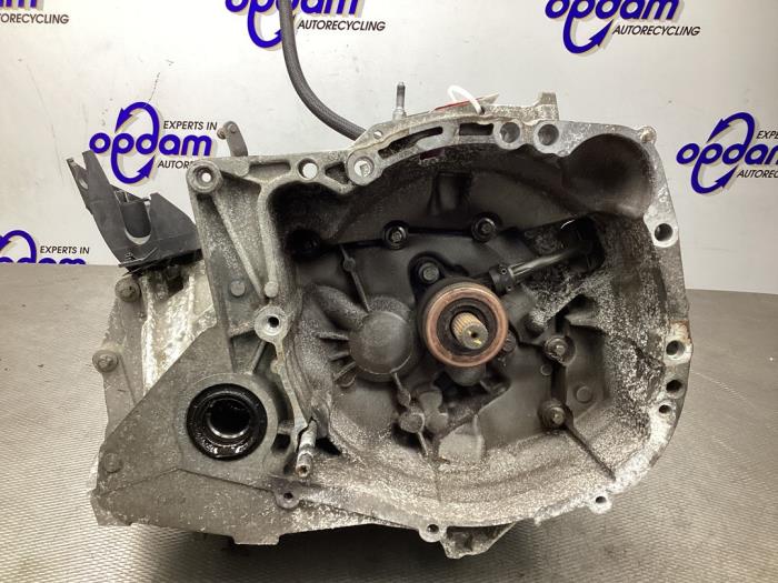 Gebruikte Versnellingsbak Renault Clio IV (5R) 1.2 16V Prijs € 250,00 Margeregeling aangeboden door Gebr Opdam B.V.