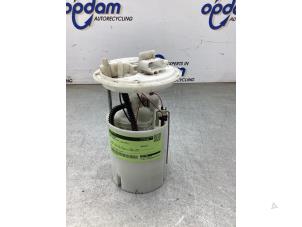 Gebruikte Benzinepomp Opel Corsa D 1.4 Euro 5 Prijs € 25,00 Margeregeling aangeboden door Gebr Opdam B.V.