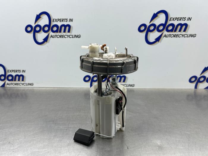 Gebruikte Benzinepomp Mitsubishi Space Star (A0) 1.0 12V Prijs € 75,00 Margeregeling aangeboden door Gebr Opdam B.V.