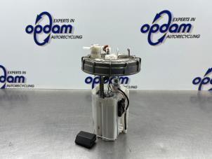 Gebruikte Benzinepomp Mitsubishi Space Star (A0) 1.0 12V Prijs € 75,00 Margeregeling aangeboden door Gebr Opdam B.V.