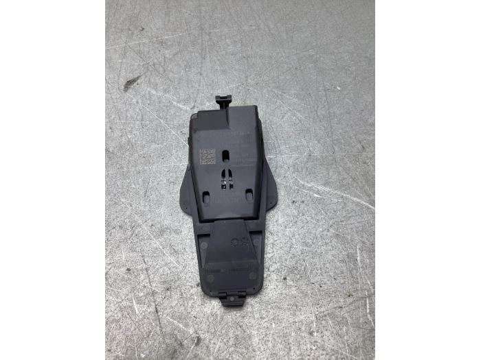 Gebruikte Remassistent sensor Volkswagen Up! (121) 1.0 12V 60 Prijs € 40,00 Margeregeling aangeboden door Gebr Opdam B.V.