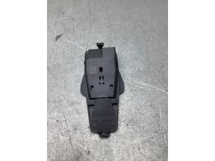 Gebruikte Remassistent sensor Volkswagen Up! (121) 1.0 12V 60 Prijs € 40,00 Margeregeling aangeboden door Gebr Opdam B.V.