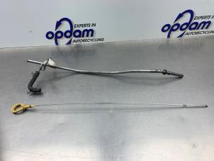 Gebruikte Olie Peilstok Peugeot 108 1.0 12V VVT-i Prijs € 35,00 Margeregeling aangeboden door Gebr Opdam B.V.