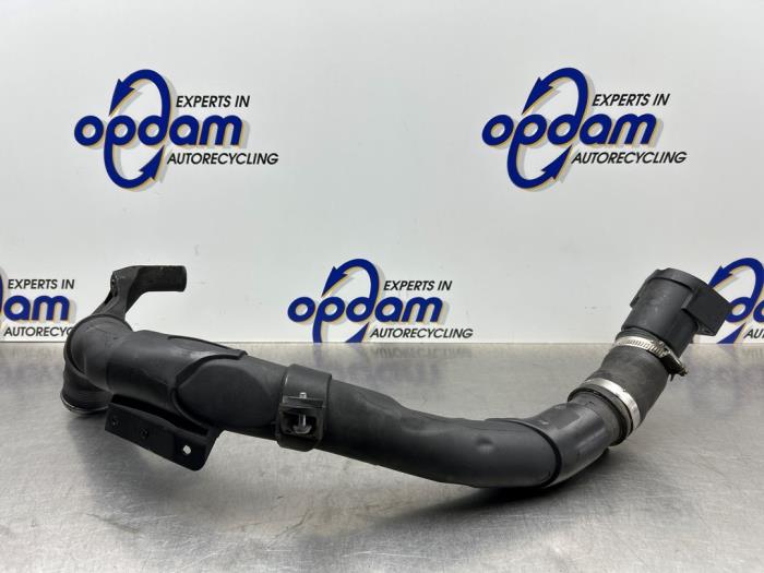 Gebruikte Intercooler Buis Volkswagen Caddy III (2KA,2KH,2CA,2CH) 1.6 TDI 16V Prijs € 90,75 Inclusief btw aangeboden door Gebr Opdam B.V.