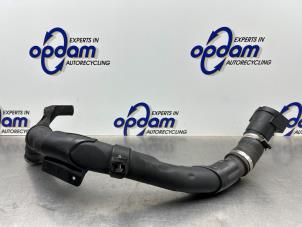 Gebruikte Intercooler Buis Volkswagen Caddy III (2KA,2KH,2CA,2CH) 1.6 TDI 16V Prijs € 90,75 Inclusief btw aangeboden door Gebr Opdam B.V.