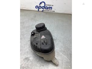 Gebruikte Expansievat Mercedes GLA (156.9) 1.6 180 16V Prijs € 30,00 Margeregeling aangeboden door Gebr Opdam B.V.