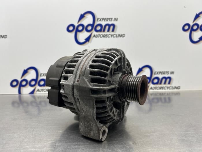 Gebruikte Dynamo BMW 3 serie (E46/2C) 325 Ci 24V Prijs € 125,00 Margeregeling aangeboden door Gebr Opdam B.V.